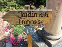 Ogród w stylu francuskim - nagłówek - Francuski przy kawie